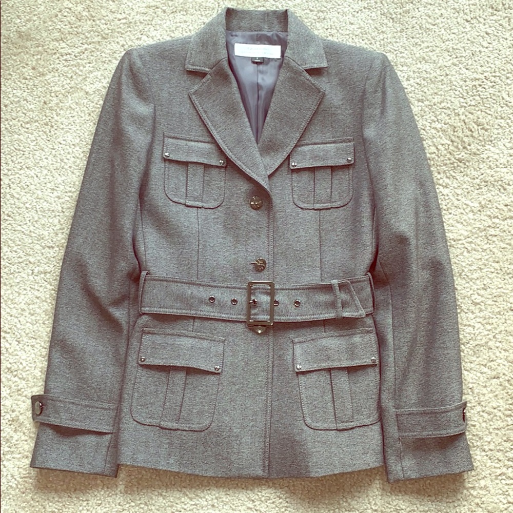 TAHARI SUIT GREAT CONDITION. WORN ONES SIZE 2